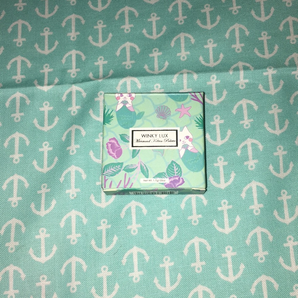 Winky Lux mermaid kitten eyeshadow in: URSULA